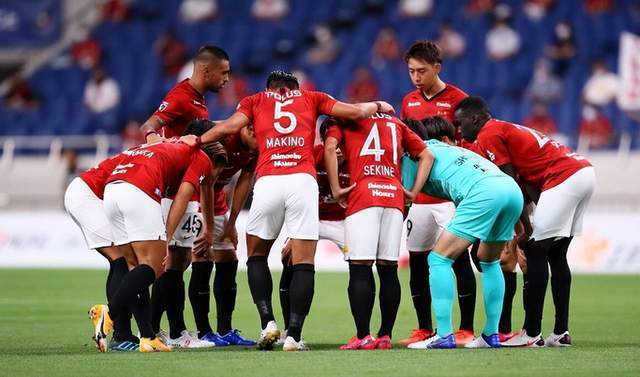 ac 米兰中文官网-欧联关键时刻走向成谜；费耶诺德回应争议；球迷炸锅；纪律约束更严格