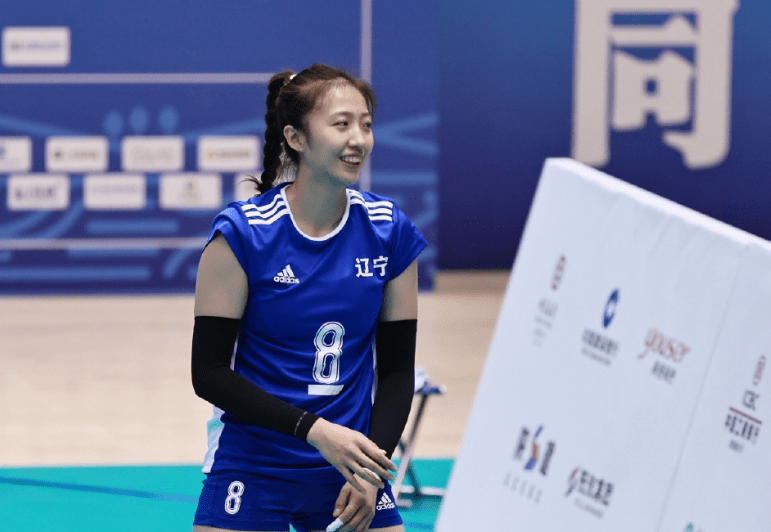 米兰体育入口-上海久事训练开放日，转会期内部沟通引欢呼，NBA总决赛在即，更衣室氛围转暖