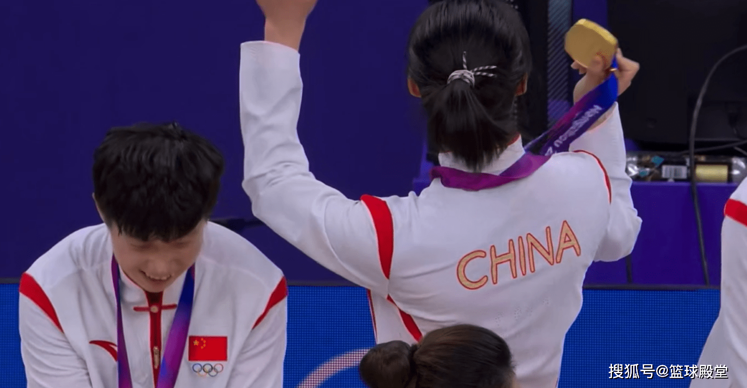 上海久事训练开放日，转会期内部沟通引欢呼，NBA总决赛在即，更衣室氛围转暖