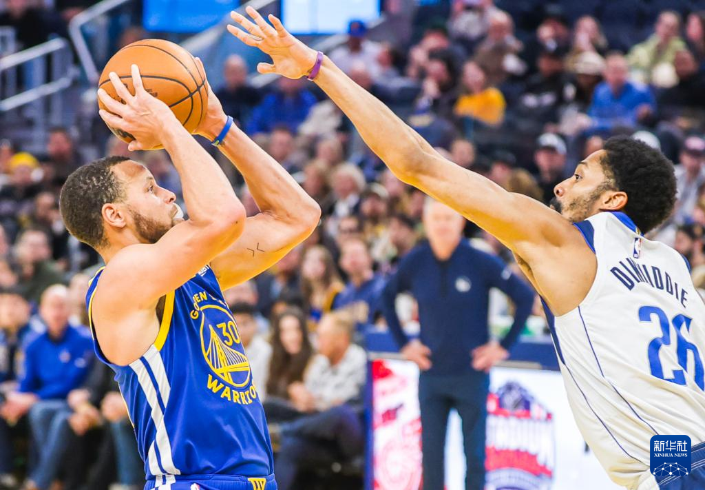 达拉斯独行侠训练开放日，赛前回应争议引欢呼，NBA常规赛在即，球队文化再被提及